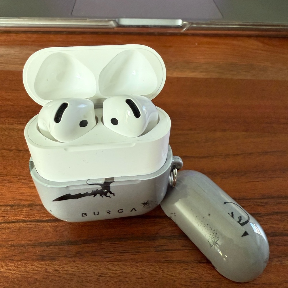 AirPods 4  w/ noise cancellation + Burga Gray AirPods Case